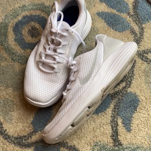 WHITE NIKE SNEAKERS LURLARLON